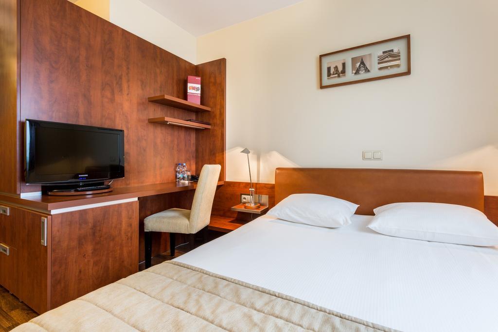 Qubus Hotel กลีวิตเซ ภายนอก รูปภาพ