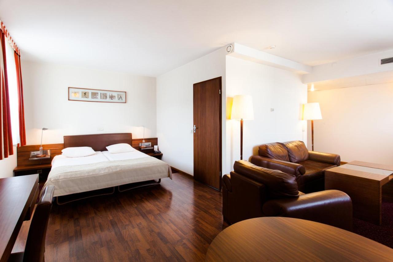Qubus Hotel กลีวิตเซ ภายนอก รูปภาพ